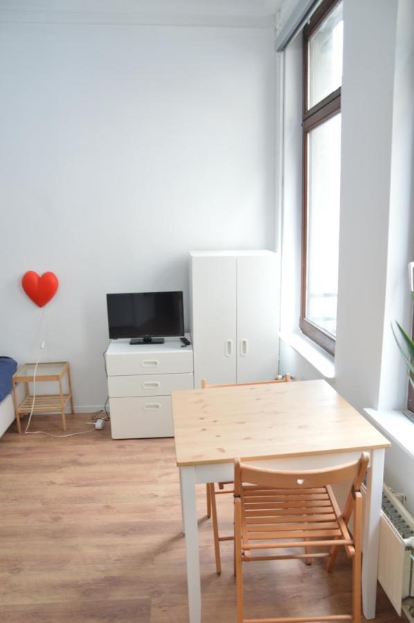 Апартаменты Awesome Studio In Marolles Брюссель Экстерьер фото