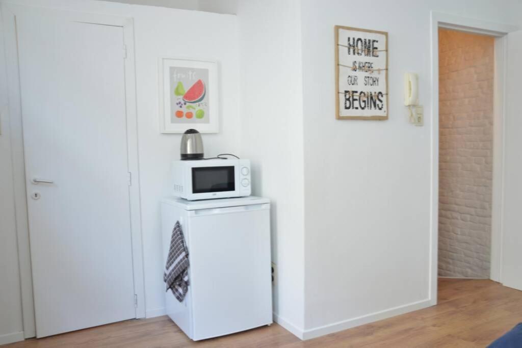 Апартаменты Awesome Studio In Marolles Брюссель Экстерьер фото
